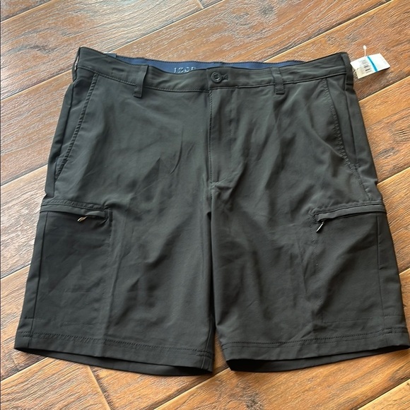 Izod Other - NEW IZOD Men's Black Cargo Shorts - Size 36